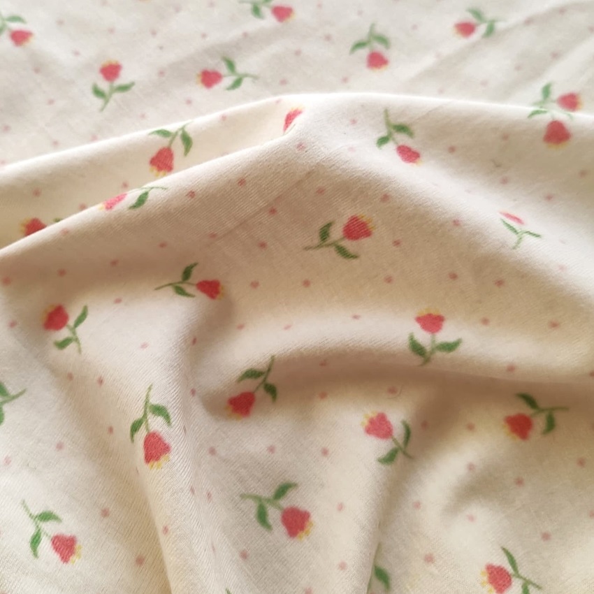 پارچه تریکو طرح گل ریز قرمز کد 4041015